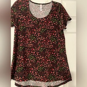 LuLaRoe Classic Tee Shirt Black floral Size Small